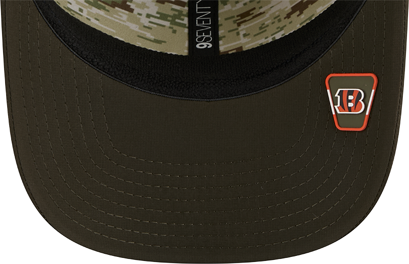 Men's Cincinnati Bengals New Era Green 2025 Salute To Service Sideline 9SEVENTY Trucker Adjustable Hat