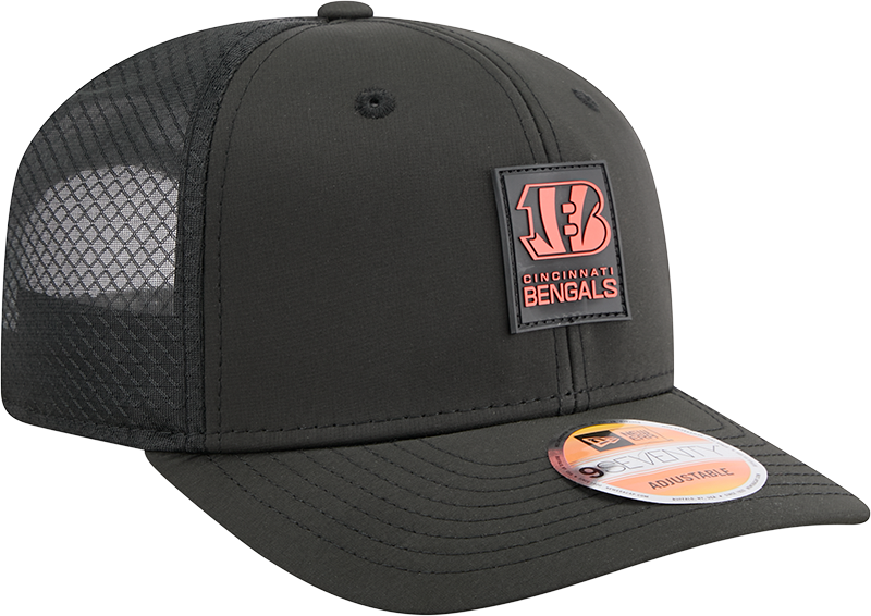 Men's Cincinnati Bengals New Era Black 2025 Sideline 9SEVENTY Trucker Adjustable Hat