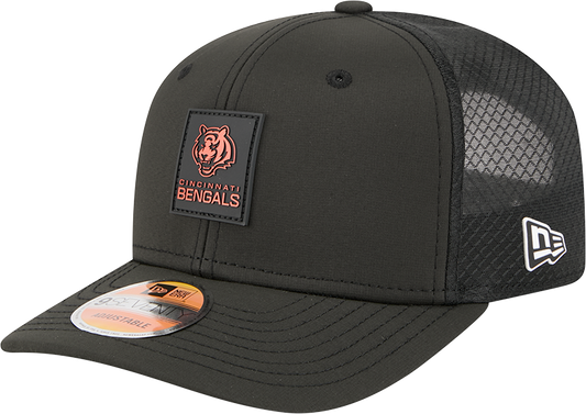 Men's Cincinnati Bengals New Era Black 2025 Sideline 9SEVENTY Trucker Adjustable Hat