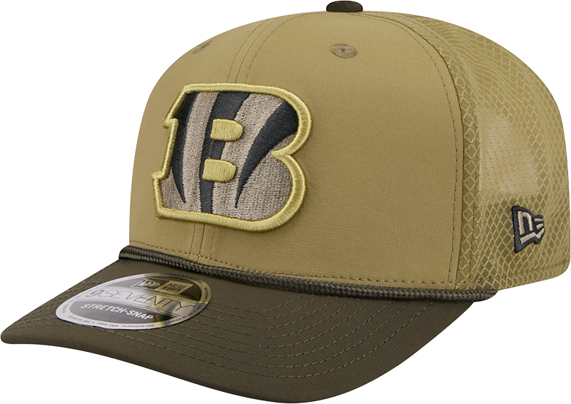 Men's Cincinnati Bengals New Era Green 2025 Salute To Service Sideline 9SEVENTY Trucker Adjustable Hat