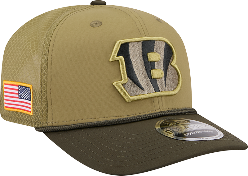 Men's Cincinnati Bengals New Era Green 2025 Salute To Service Sideline 9SEVENTY Trucker Adjustable Hat